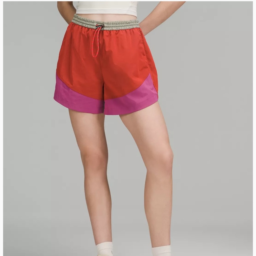 Lululemon Evergreen High-Rise Short in Pink Punch Size 6- unlined